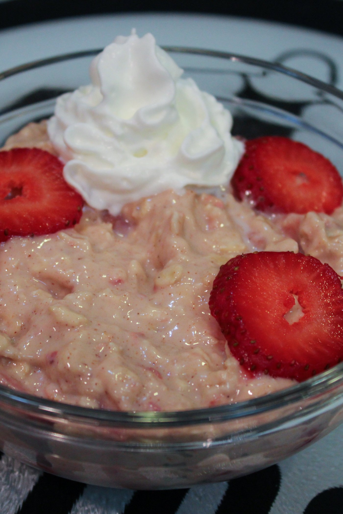 Strawberry Cheesecake Protein Overnight Oats
