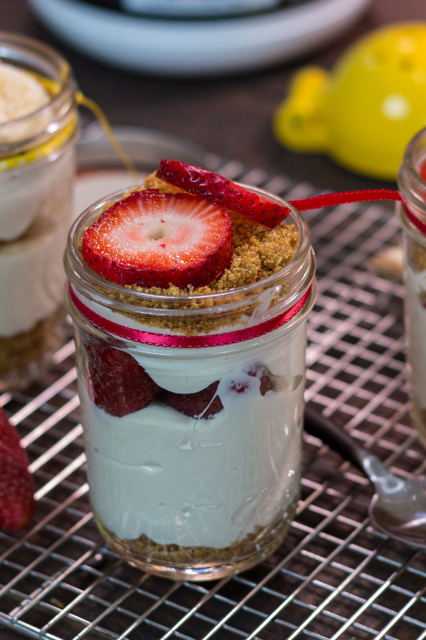 5 Minute Mason Jar Cheesecakes