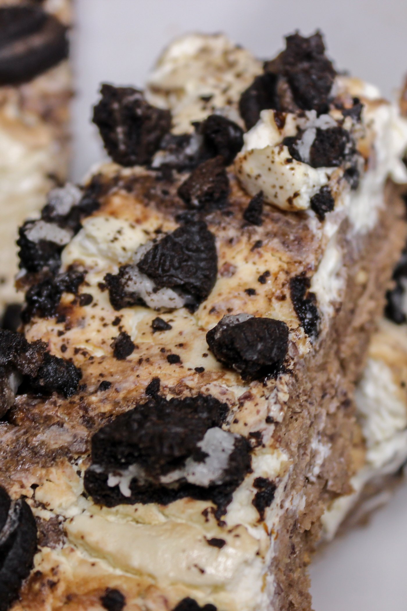 Cookies & Cream Protein Brownies